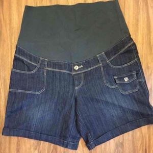 Maternity size small shorts new w/ tags!
